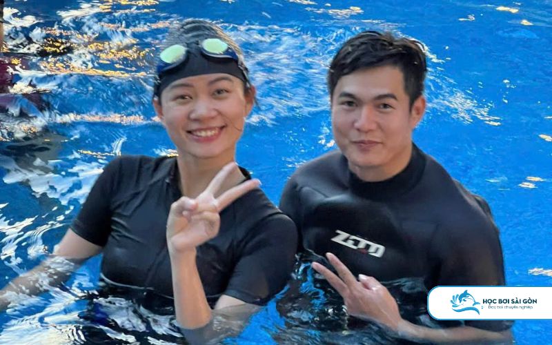Ai nên học bơi 1 kèm 1