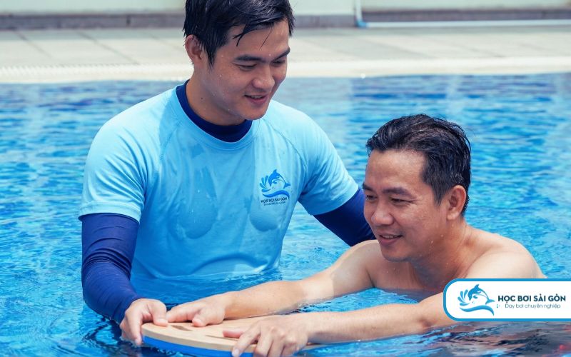 dạy bơi kèm riêng 1 kèm 1 cho người lớn sợ nước