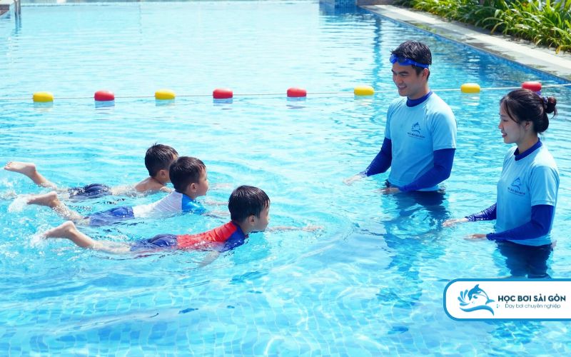 Giai đoạn 3 các bé được tập kỹ năng di chuyển và sinh tồn