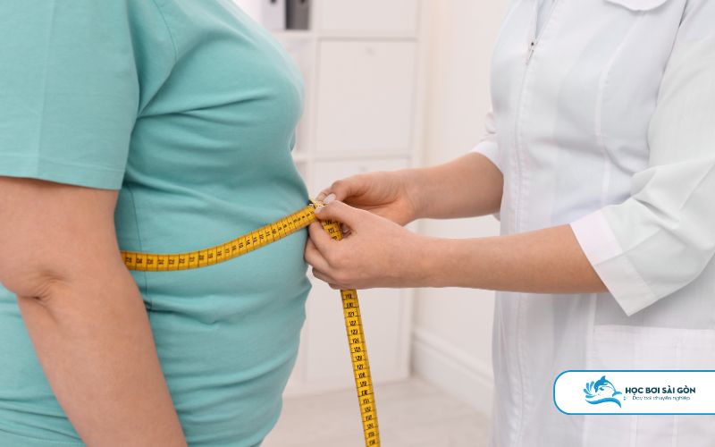 Khóa học bơi giảm cân cho những người thừa cân, béo phì