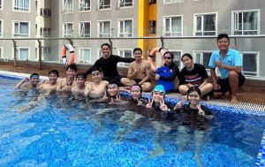 Khóa học bơi kèm nhóm