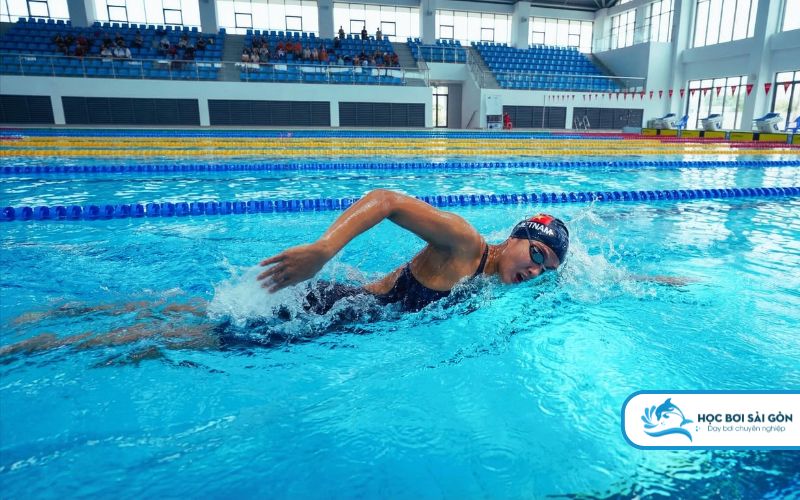 Khóa học bơi nâng cao chuyên nghiệp tại TPHCM.