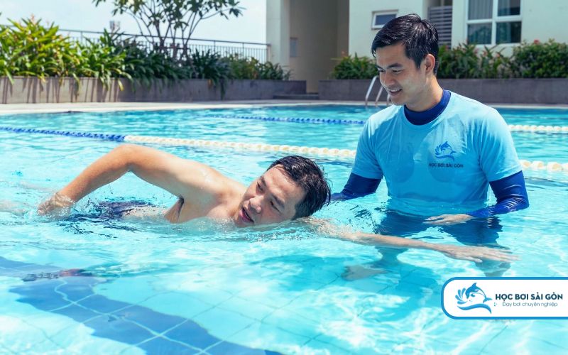 khóa học bơi người lớn uy tín tại học bơi sài gòn