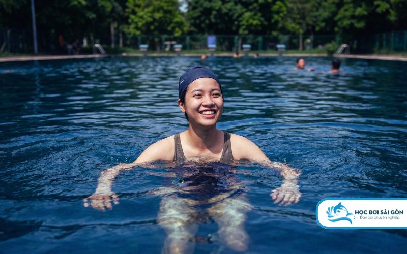 Kỹ năng đứng nước sinh tồn ở khu vực nước sâu 2m