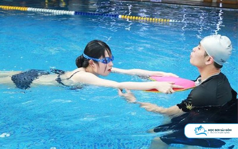 Tập bơi cho người sợ nước