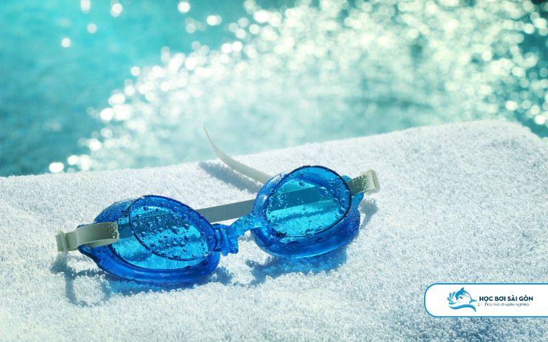 Bảo Vệ Mắt Khỏi Hóa Chất Hồ Bơi
