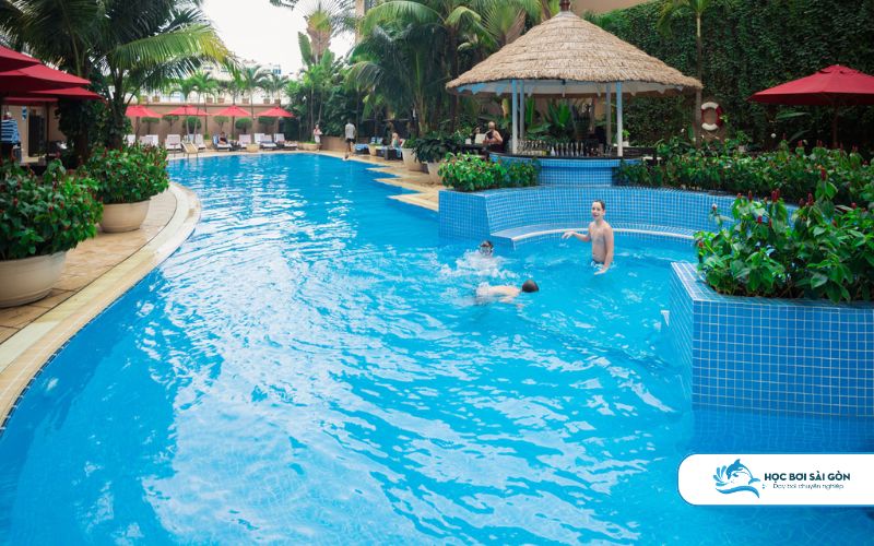Hồ Bơi Khách Sạn Caravelle