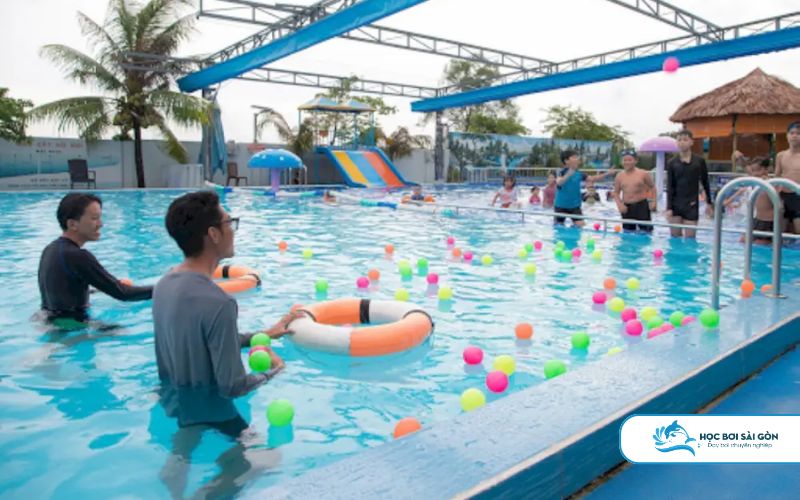 Hồ Bơi Có Khu Riêng Cho Trẻ Em