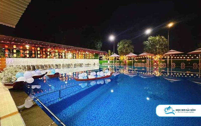 Hồ Phân Khu Trẻ Em Và Người Lớn