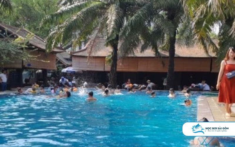 Hồ Bơi Bến Xưa Là Hồ Bơi Sân Vườn