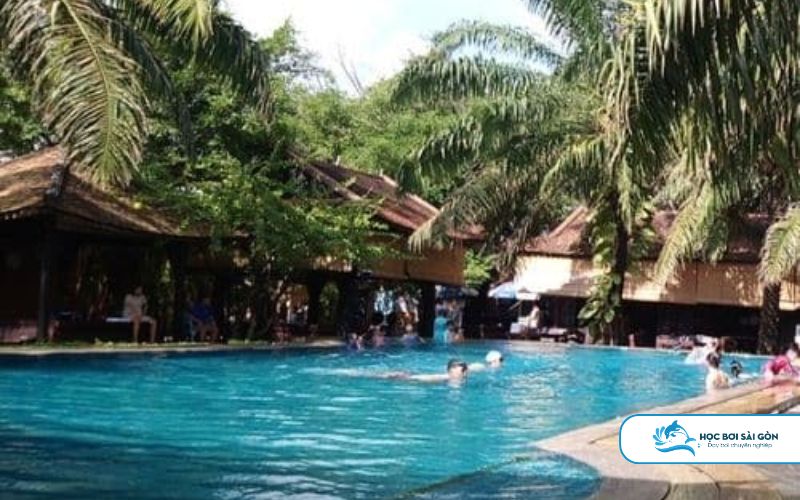 Học Bơi Tại Hồ Bến Xưa