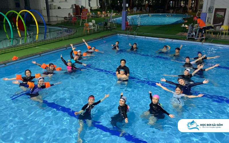 Học Bơi Tại Hồ Bơi Tây Thạnh