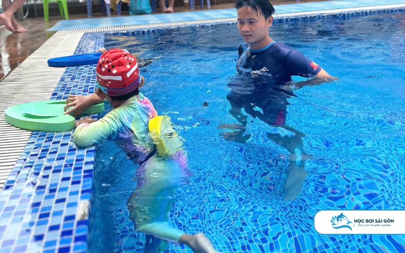 Làm Quen Dưới Nước