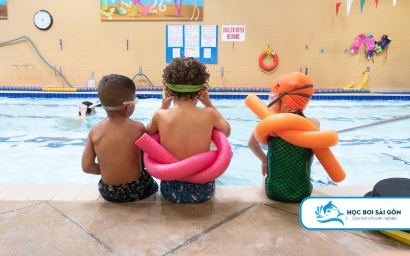 Bắt đầu học bơi đúng thời điểm giúp trẻ vững vàng kỹ năng suốt đời